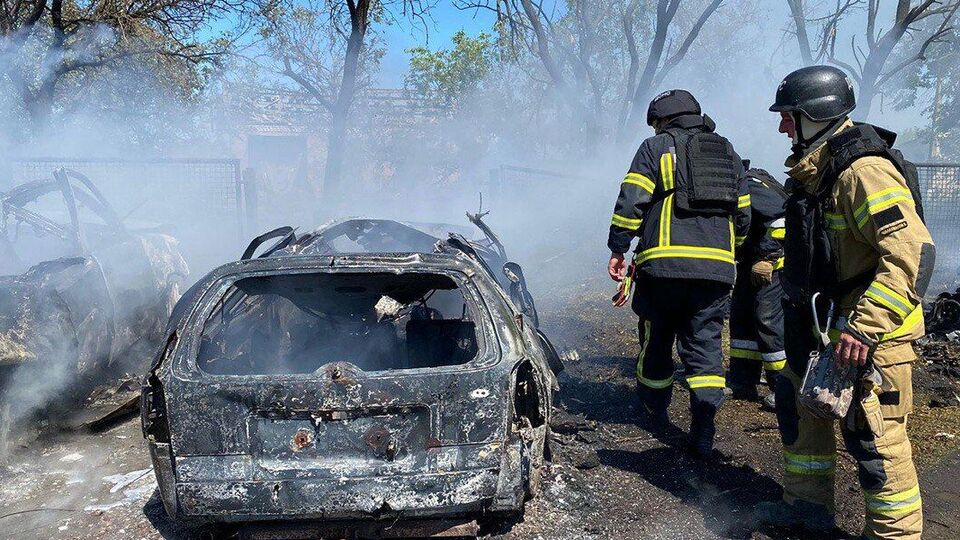 Под огонь попали частные дома и автомобили