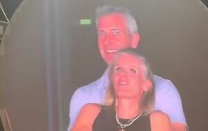 Ни запечатленный мужчина, ни его жена не комментировали инцидент