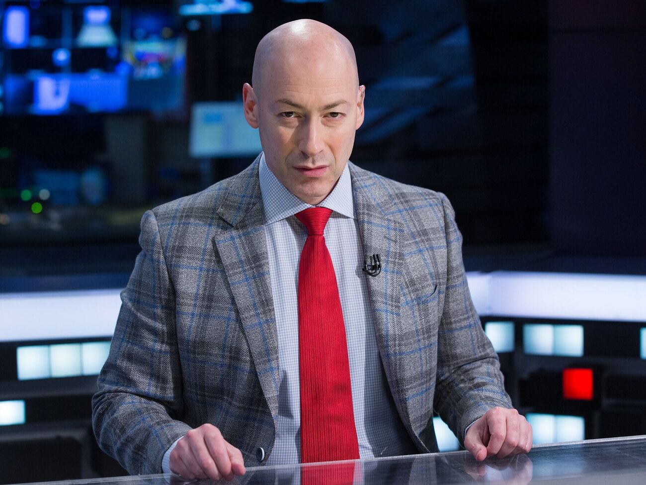 Гордон призвал ввести санкции против пропутинских артистов