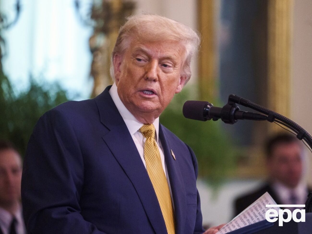 Трамп объявил об огромном иске против WSJ по статье, которую называет "фейковой"