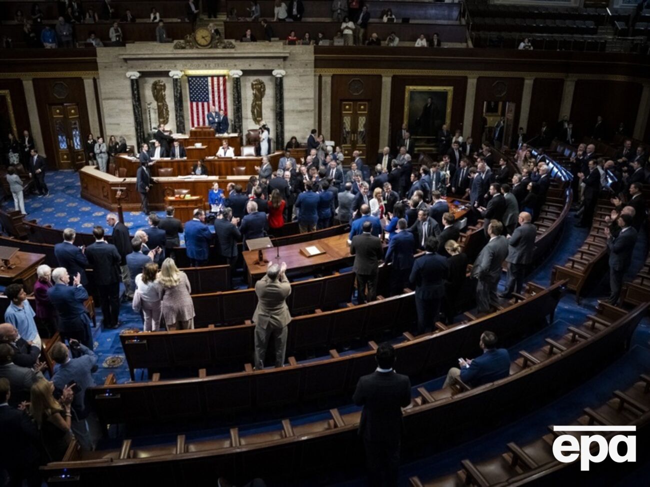 Законопроект о финансировании обороны на 2026 год на сумму $831,5 млрд поддержал 221 конгрессмен, против проголосовали 209