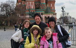 Хаффманы приехали в РФ впятером