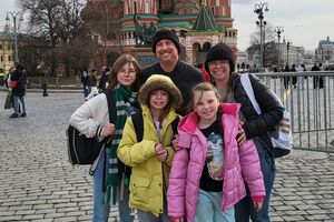 Хаффманы приехали в РФ впятером