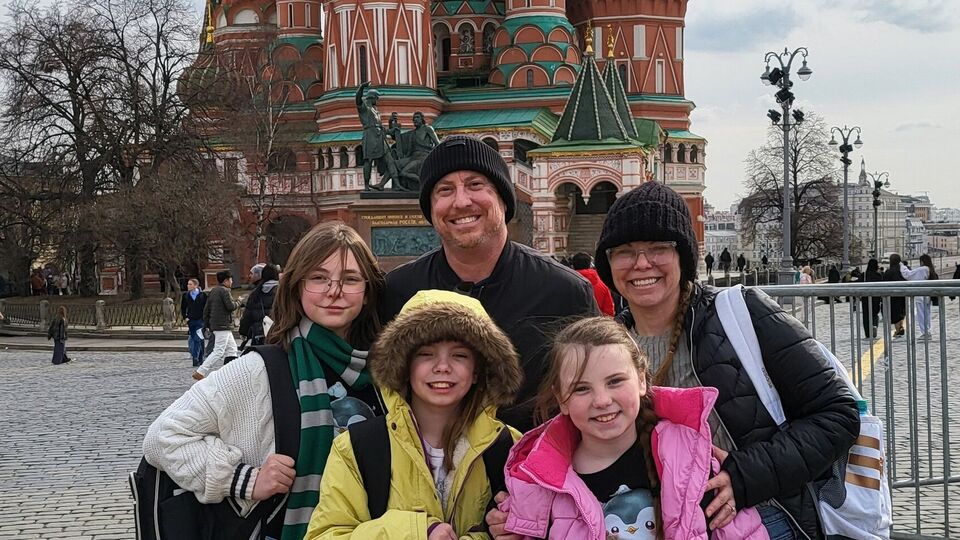 Хаффманы приехали в РФ впятером