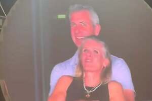 Женатого мужчину, засветившегося с любовницей на концерте, отстранили от работы