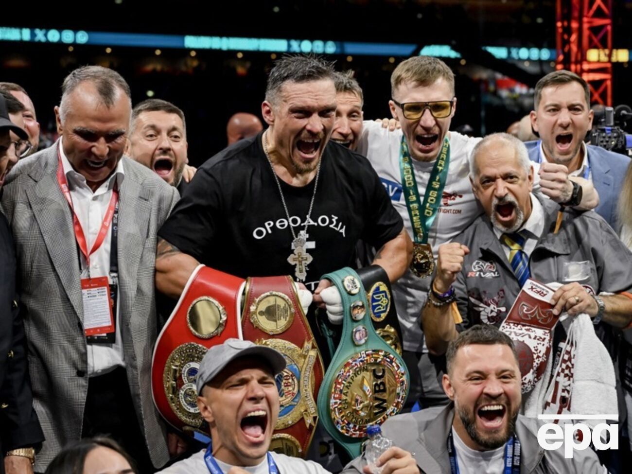 Усик став абсолютним чемпіоном світу в надважкій вазі