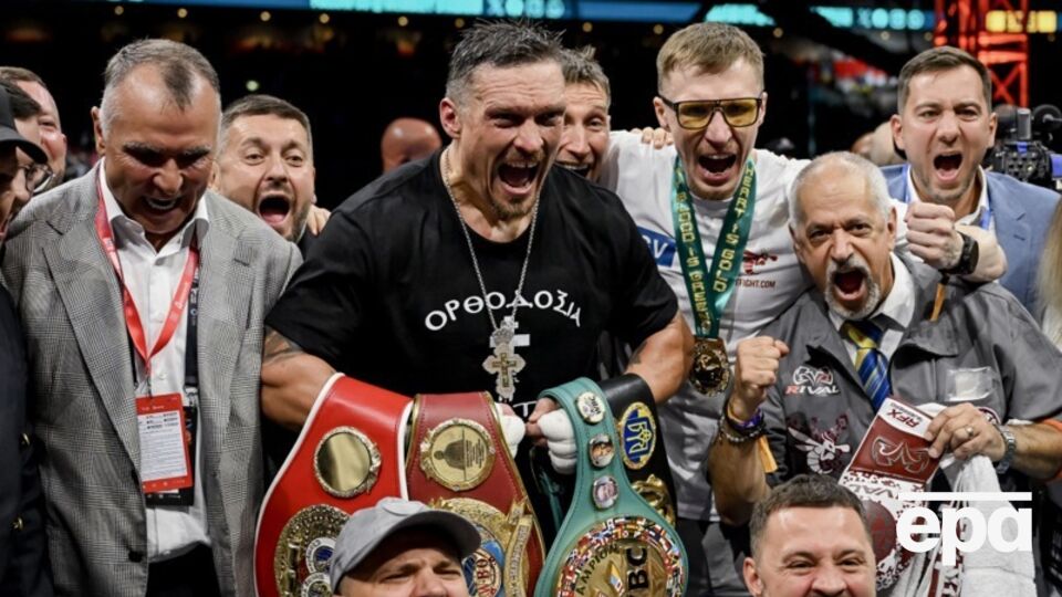 Усик стал абсолютным чемпионом мира в супертяжелом весе