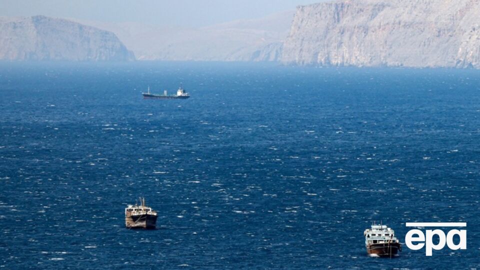 Ормузский пролив остается открытым для судоходства