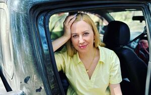 За словами Матвієнко, таксист проігнорував її прохання зачинити вікно