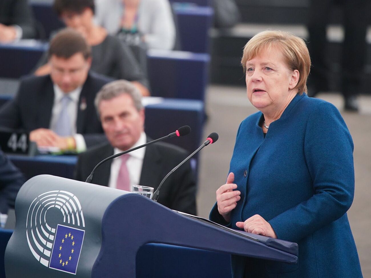 Меркель: Мы должны стать способными к миру за счет военной силы