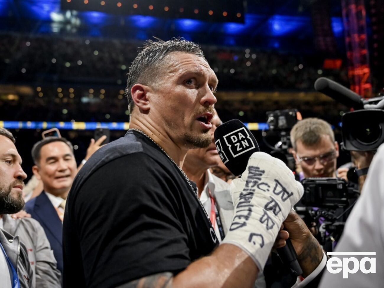 Усик переміг Дюбуа в бою за титул чемпіона світу в надважкій вазі