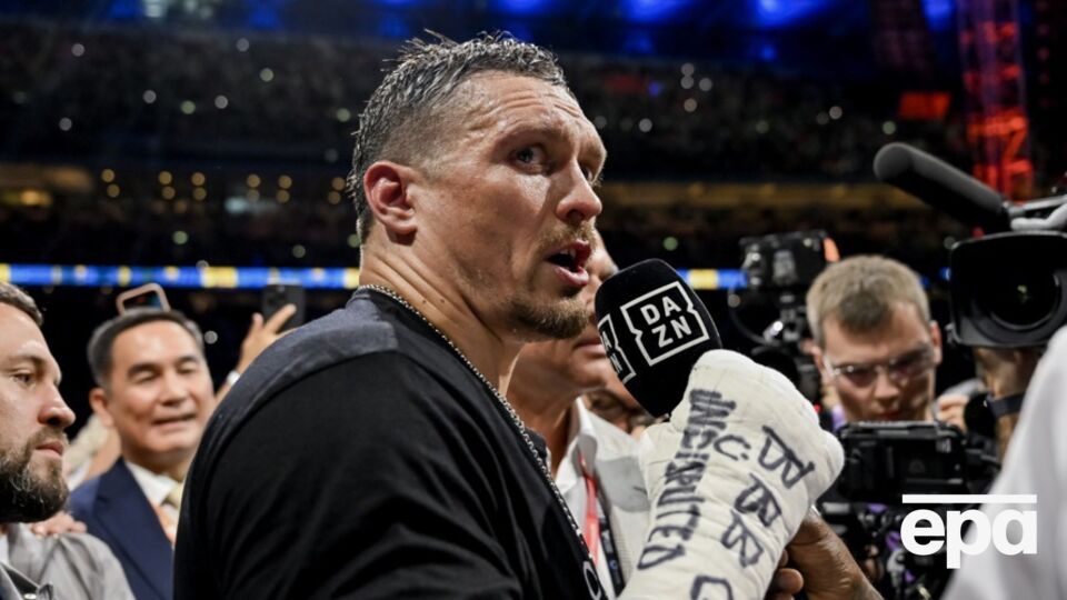 Усик переміг Дюбуа в бою за титул чемпіона світу в надважкій вазі