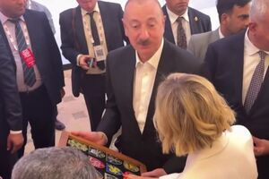 Алієв подякував за подарунок і порадив "продовжувати так само"