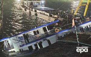 На борту судна находились 48 туристов и пять членов экипажа