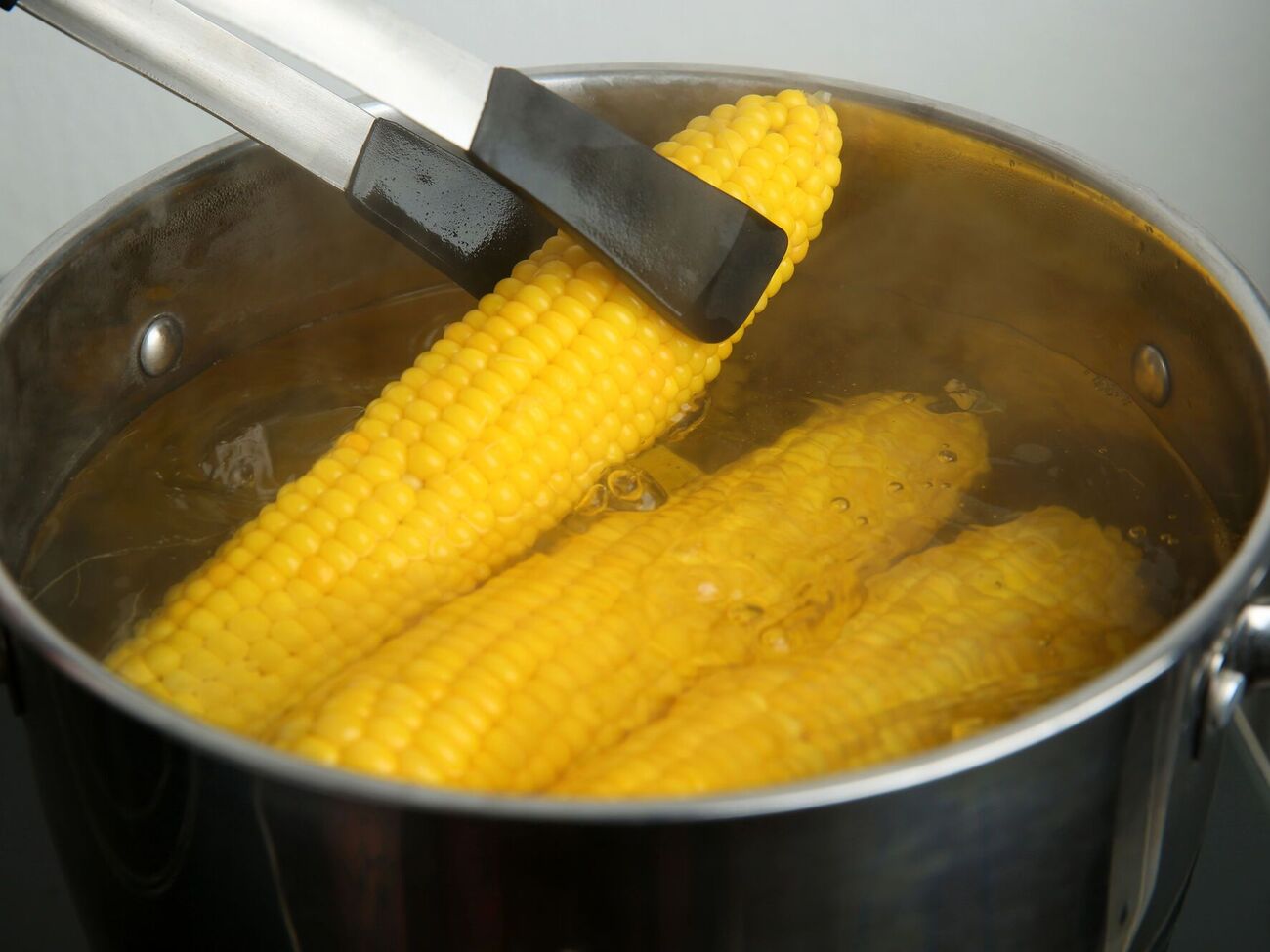 Молода кукурудза вариться 20–25 хвилин