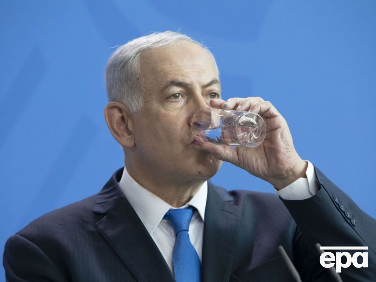 Следующие три дня премьер будет работать из дома