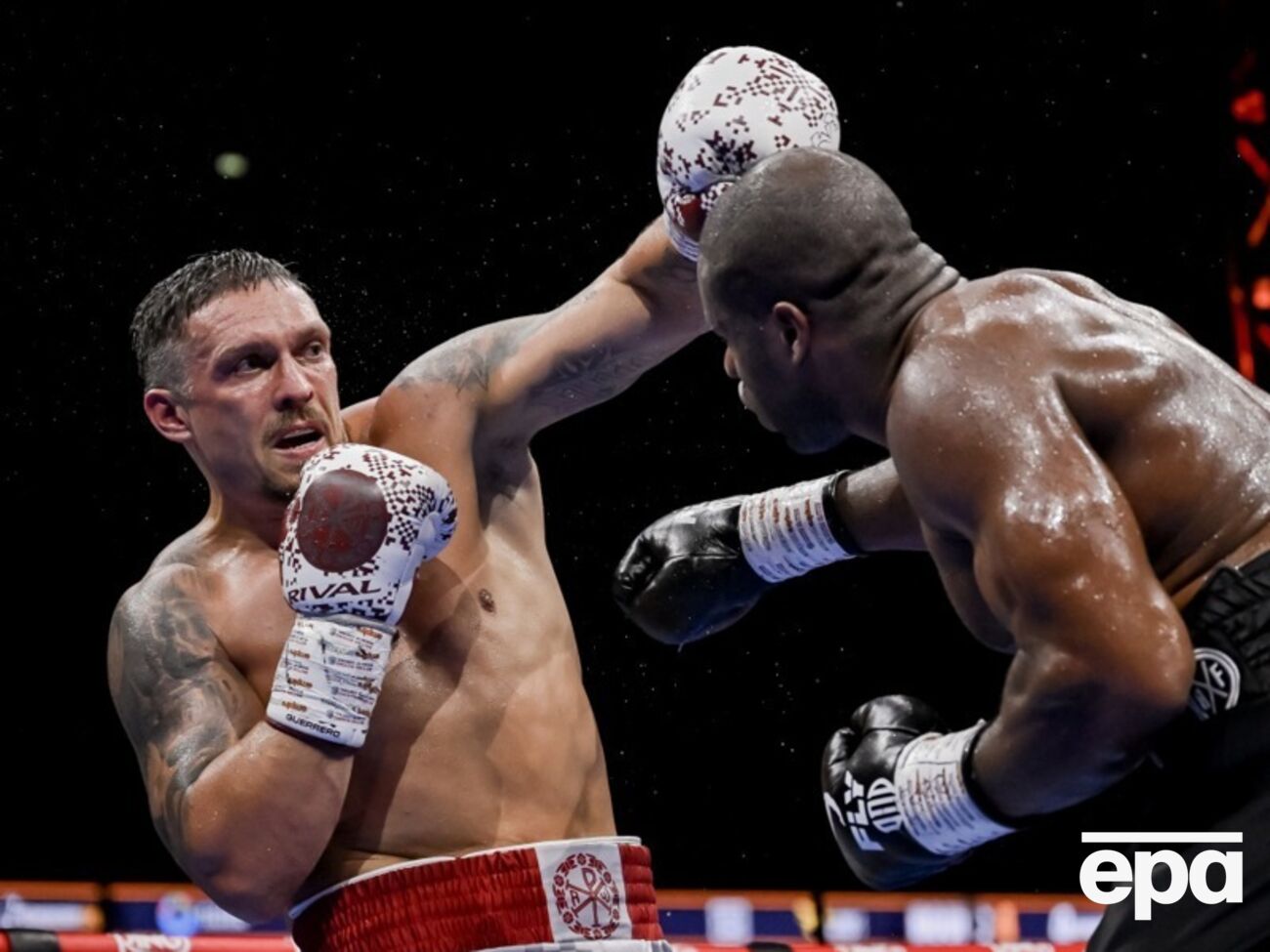 Дюбуа посміявся з Усика, а потім Усик вибив із Дюбуа бажання кепкувати