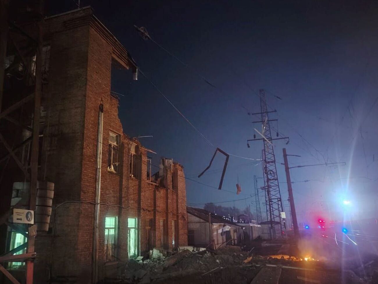 В поселке Каменоломни повреждено здание вокзала