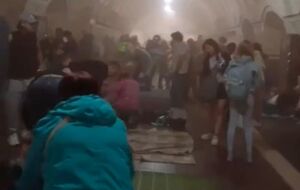 Станцию "Лукьяновская" затянуло дымом