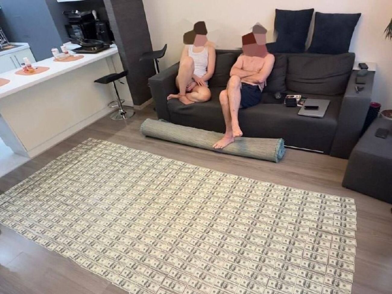 Части детективов инкриминируют государственную измену и незаконную торговлю с РФ