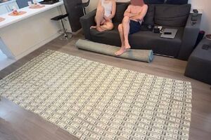Части детективов инкриминируют государственную измену и незаконную торговлю с РФ