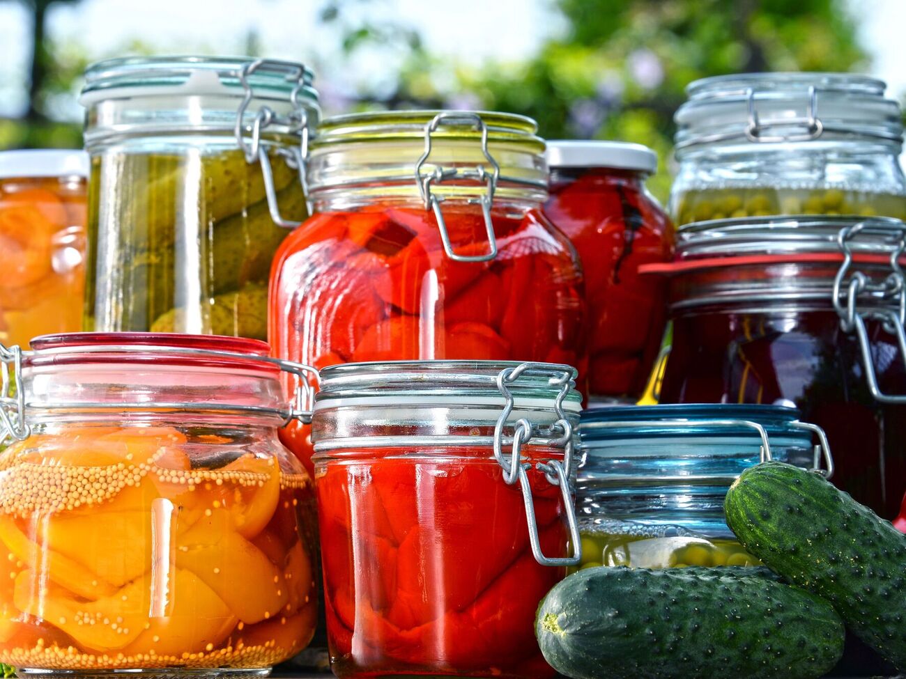 Некоторые овощи и фрукты не следует заготавливать на зиму, но их все равно консервируют