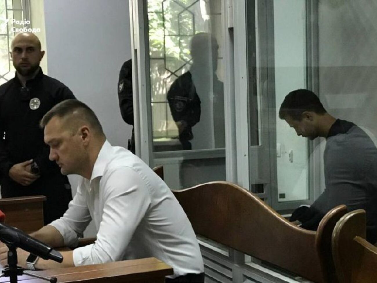 Подозреваемый (справа) арестован до 17 сентября