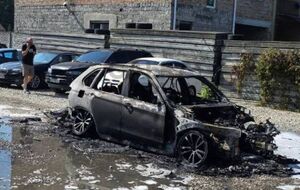 Автомобіль повністю згорів