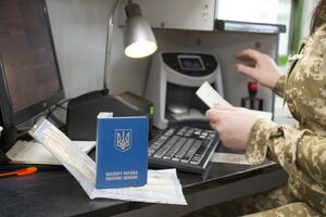 Согласно Конституции, в Украине существует "единственное гражданство"