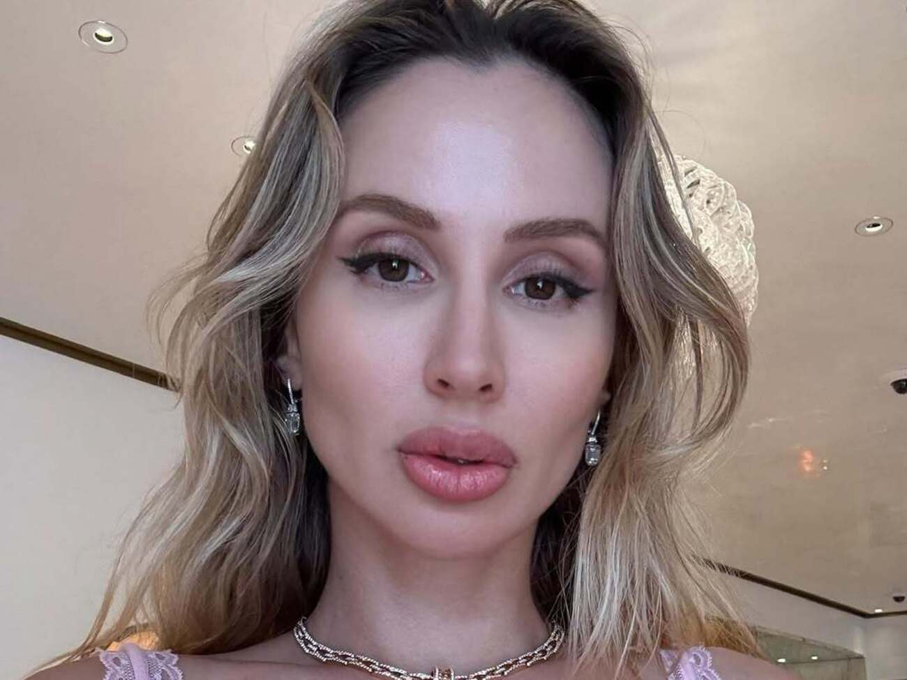 Loboda посетила бой Усика с Дюбуа