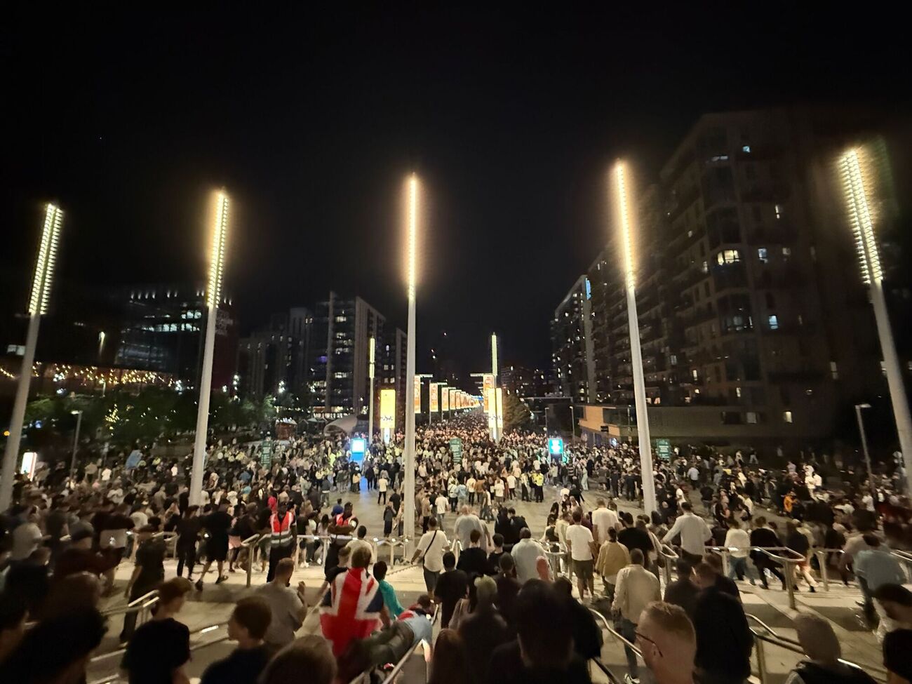 За словами Julik, йому довелося вночі йти 3 км, перш ніж він зміг викликати таксі