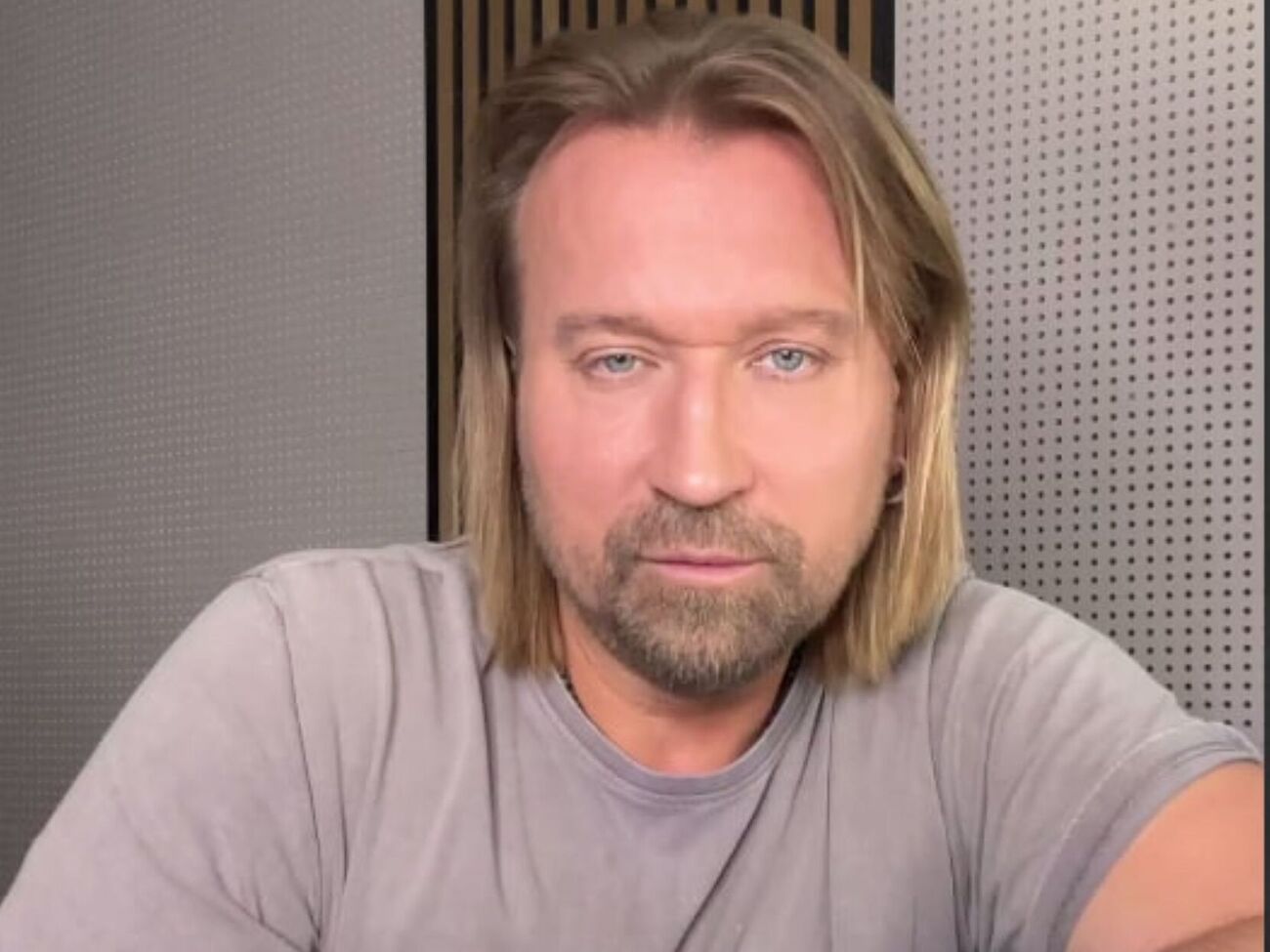 Винник: Да, я живу за границей, и да, я уехал в Германию 25 лет назад. Я был украинцем и им остаюсь