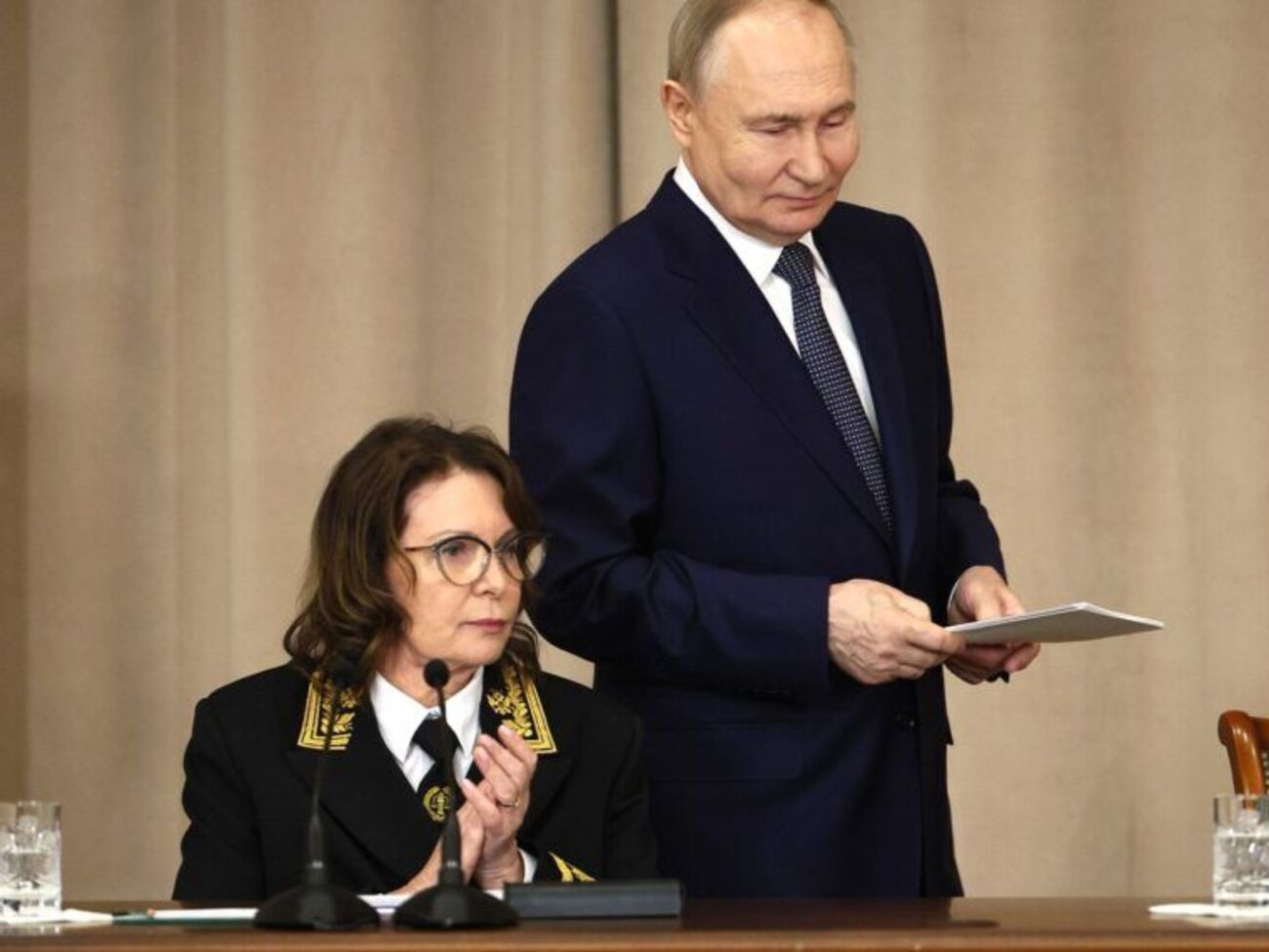 Подносова про Путіна: Нам він як чоловік особливо не подобався. На дискотеках не танцював, а стояв біля стіночки