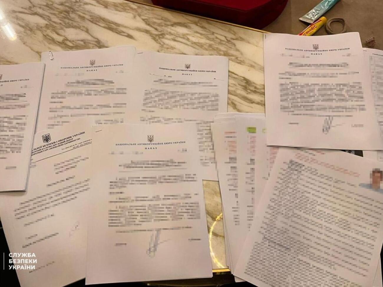 СБУ обнародовала фото обнаруженных документов