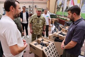 Фонд доставляет помощь в боевые подразделения пограничников и в медицинские учреждения, сказал Дейнеко