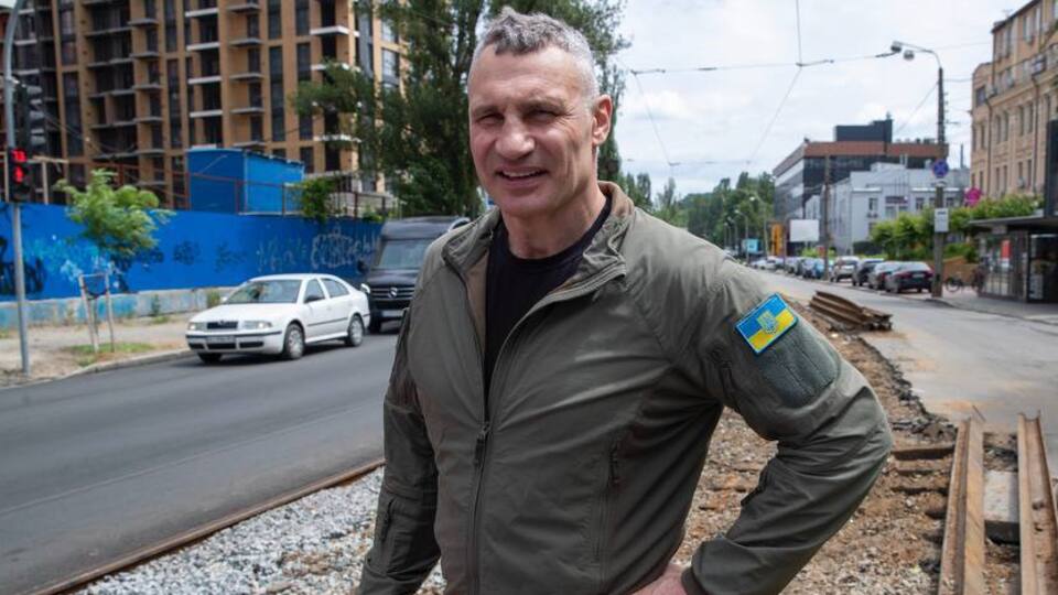 Исполнители "новшеств", прикрываясь войной, уничтожают антикоррупционные органы, написал Кличко