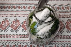 Огірки треба зберігати в льосі