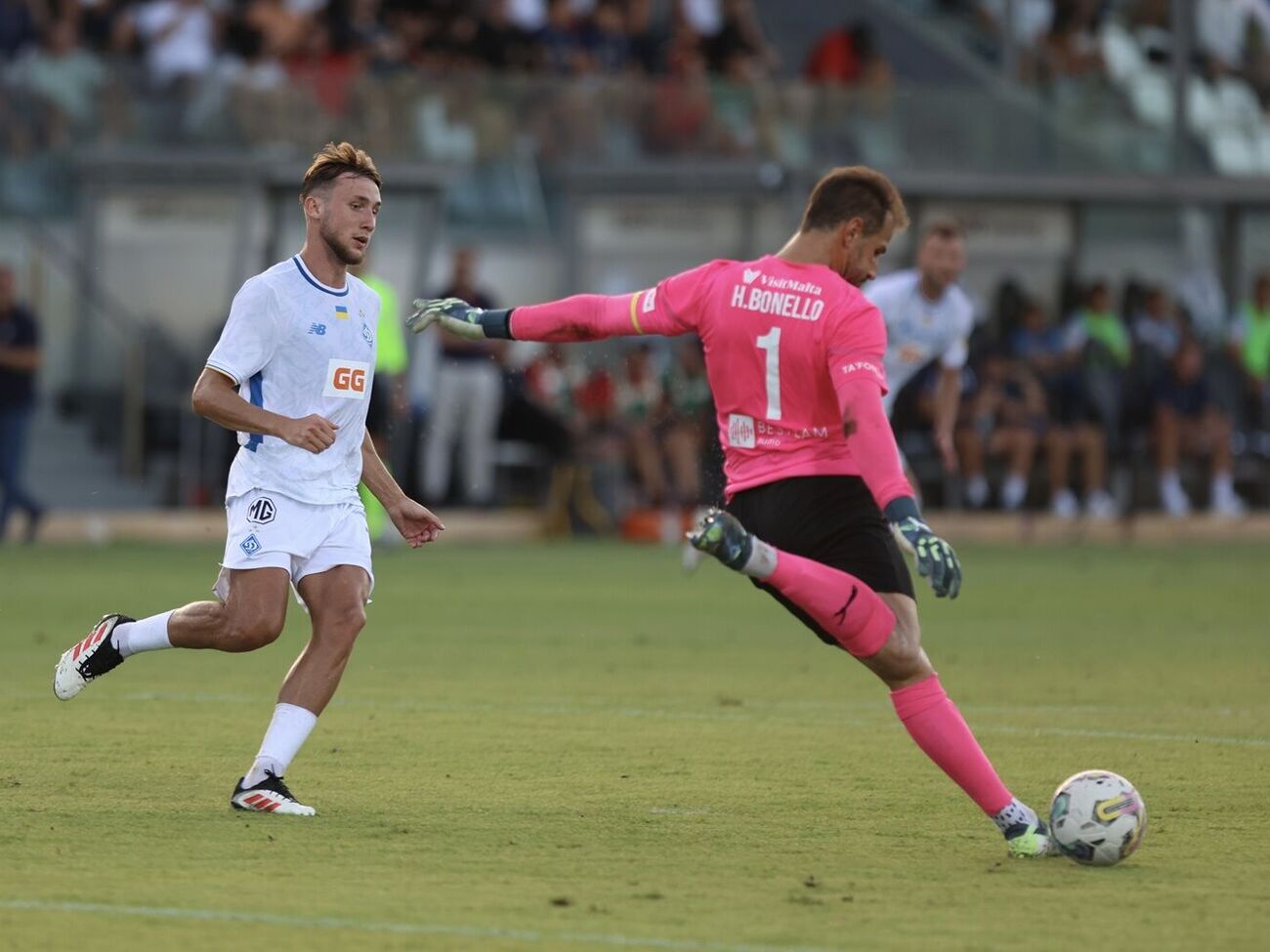 Рахунок відкрив Ванат (у світлій формі)