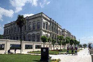 Делегації мають зустрітися приблизно о 19.00 у палаці Чираган