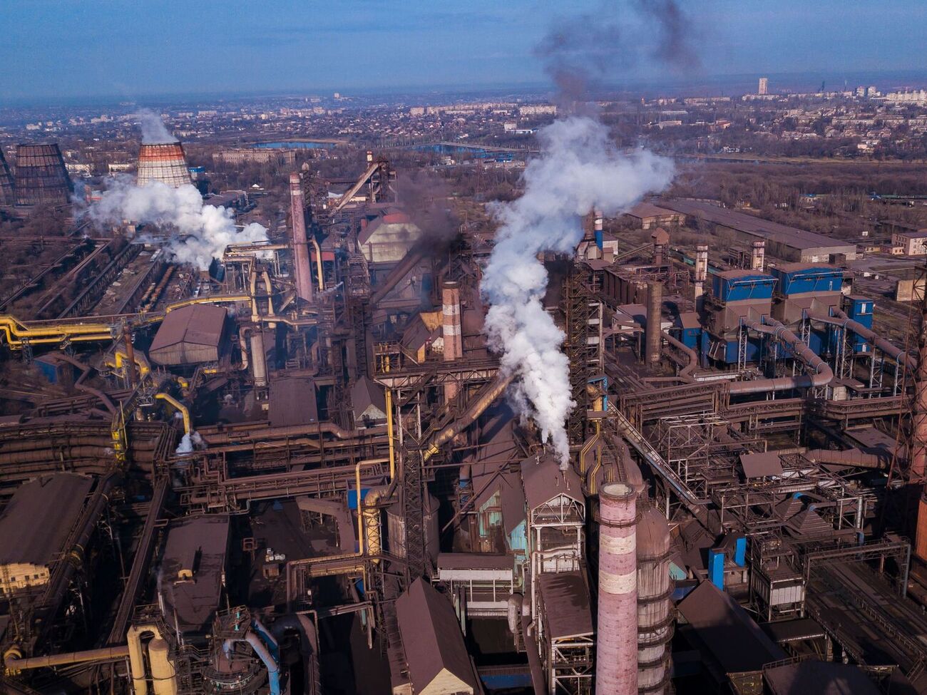 Неэффективные санкции и исключения позволяют российской металлургии экспортировать в ЕС, пишет GMK Center