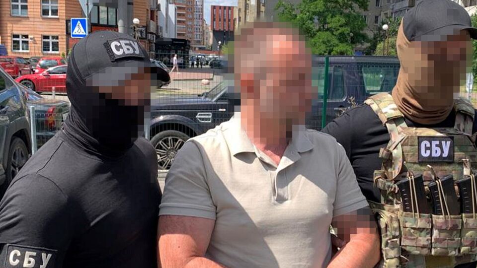 По данным украинской спецслужбы, в схеме также могли участвовать заместители, руководитель психбольницы и предприниматели