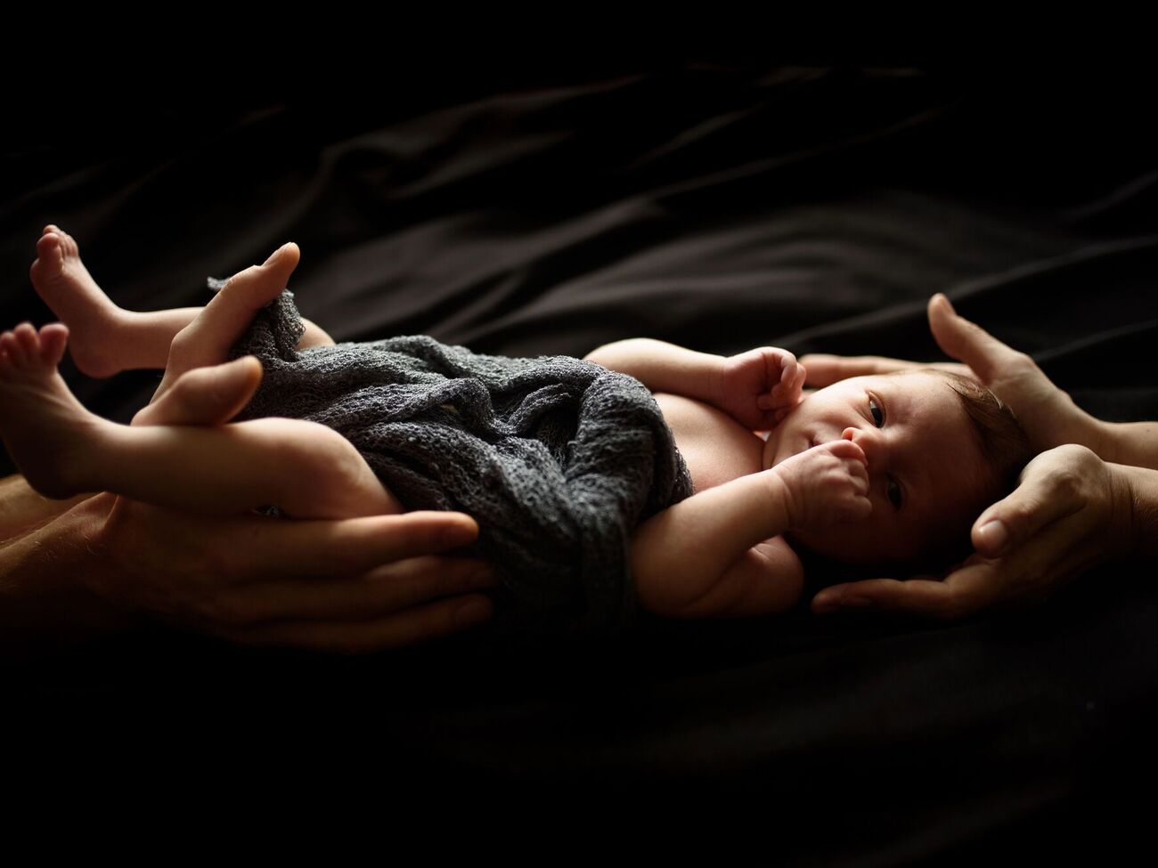 По предварительным данным, группировка действовала с 2023 года и продала по меньшей мере 25 детей