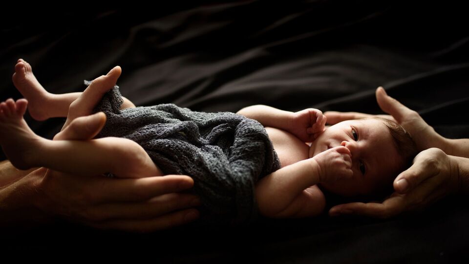 По предварительным данным, группировка действовала с 2023 года и продала по меньшей мере 25 детей