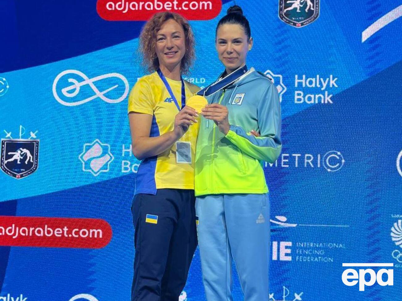 Харькову (на фото справа) тренирует бывшая чемпионка мира Конрад (на фото слева)