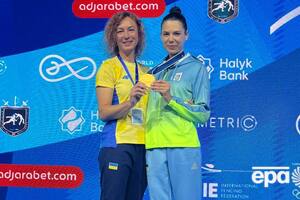 Харькову (на фото справа) тренирует бывшая чемпионка мира Конрад (на фото слева)