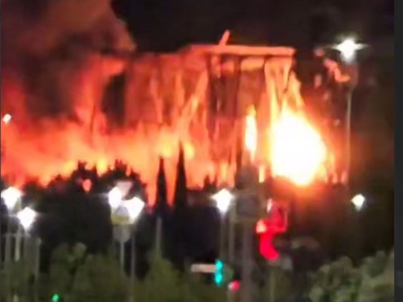 Влучили по нафтобазі на вулиці Таврійська