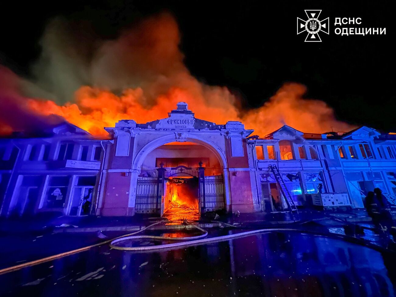 На "Привозе" сильный пожар