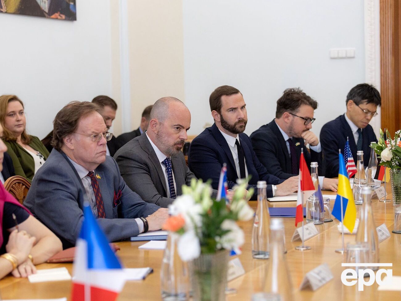 Украинские власти заверили послов в сохранении независимости НАБУ и САП