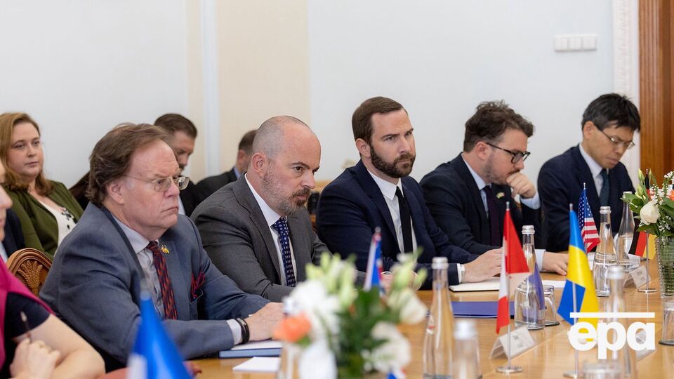 Украинские власти заверили послов в сохранении независимости НАБУ и САП