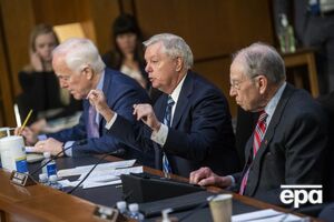 Грэм (в центре) вместе с коллегой Шахин обратился к Зеленскому